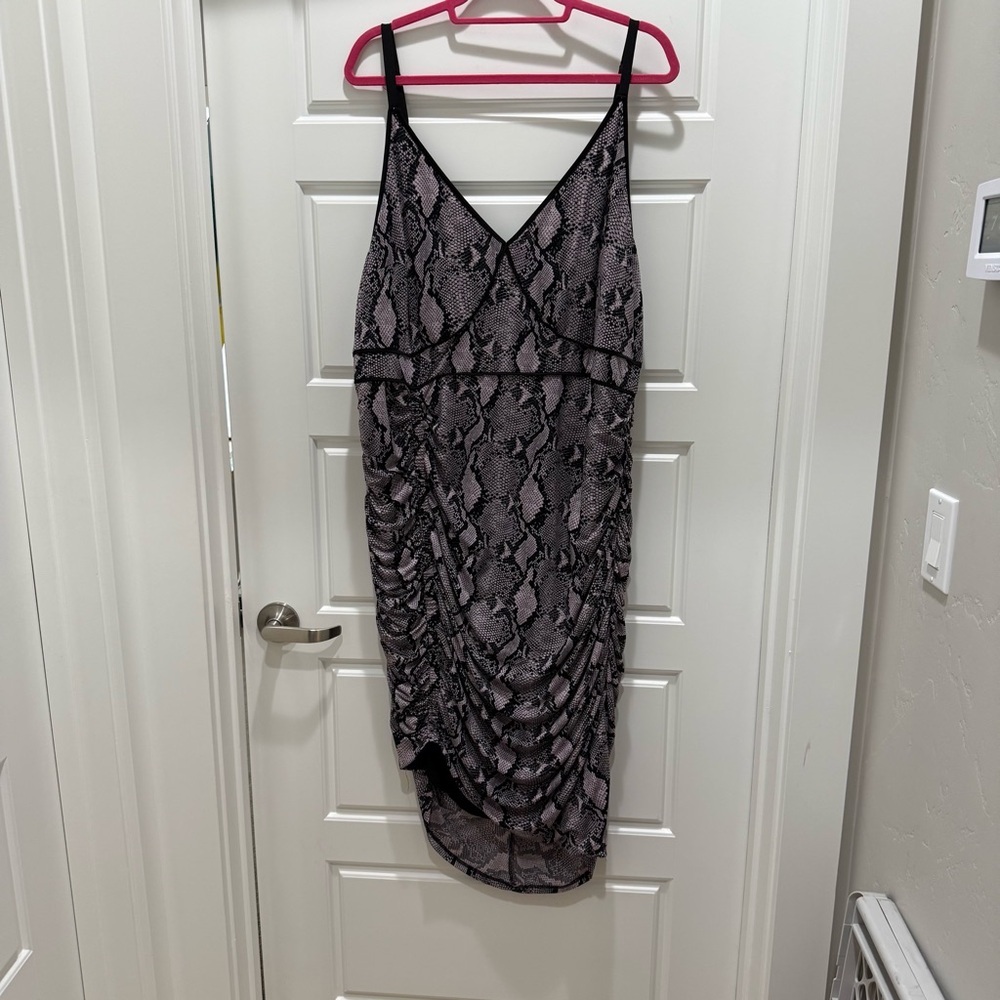 Torrid Mauve Pink Snakeskin Print Studio Knit
Ruched Bodycon Dress 3X - Picture 4 of 12